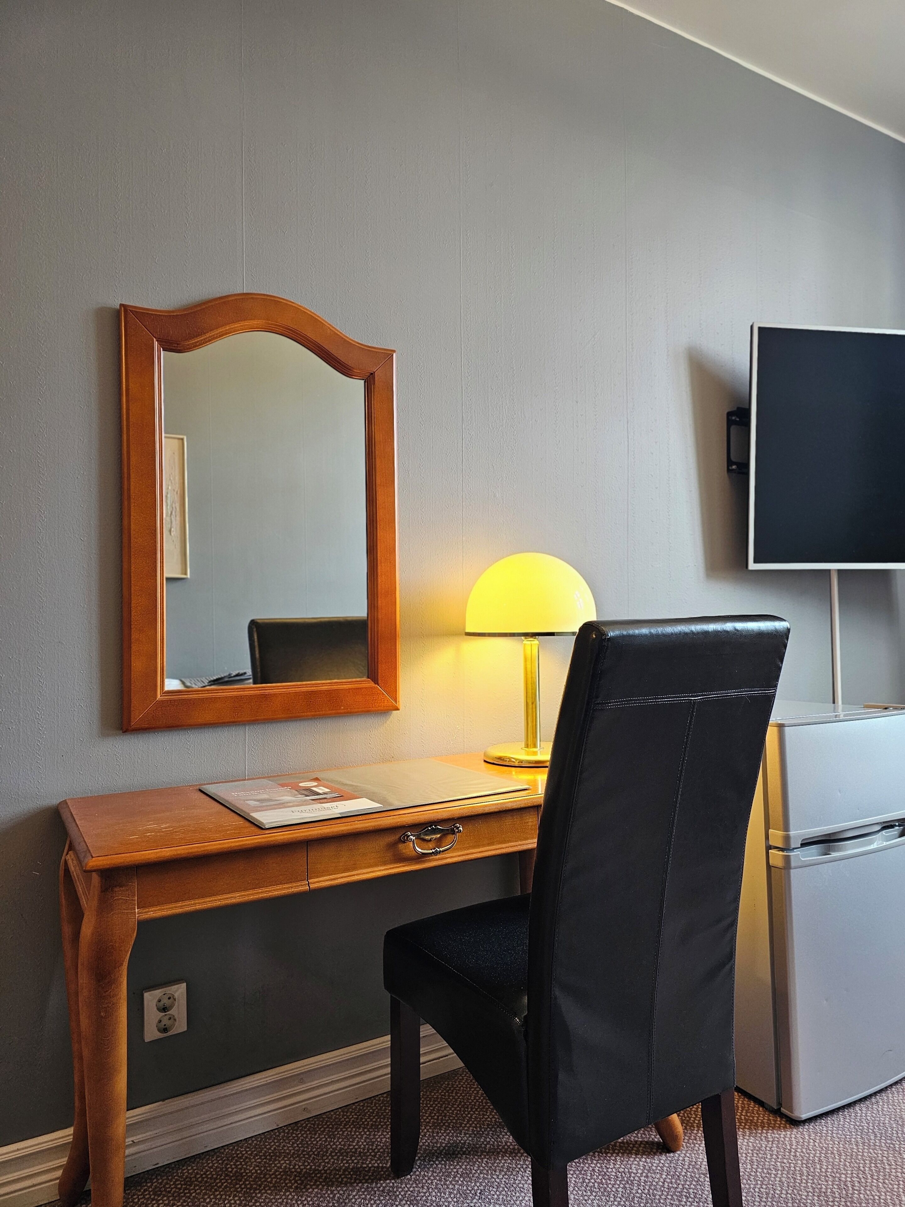 superior single room | room amenity