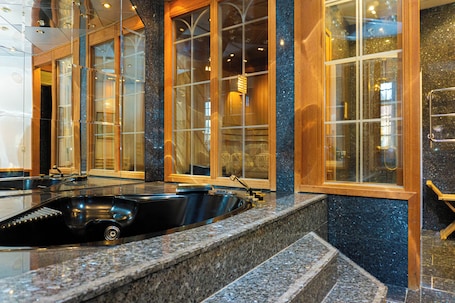 Suite | Bathroom | Hair dryer, towels, soap, shampoo