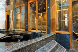 Suite | Bathroom | Hair dryer, towels, soap, shampoo