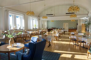 Desayuno bufé gratuito y diario