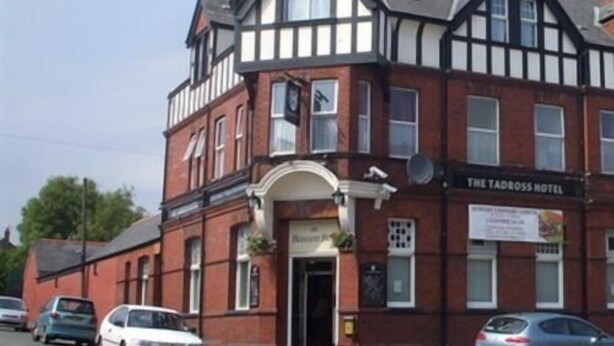 Exterior - Tadross Hotel (Barry)