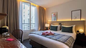 Bonne Chambre | Premium bedding, in-room safe, individually decorated, desk