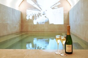 Indoor pool - Dadou Paris (Paris)