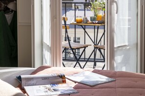 Superior Room, Balcony | Premium bedding, in-room safe, individually decorated, desk - Dadou Paris (Paris)