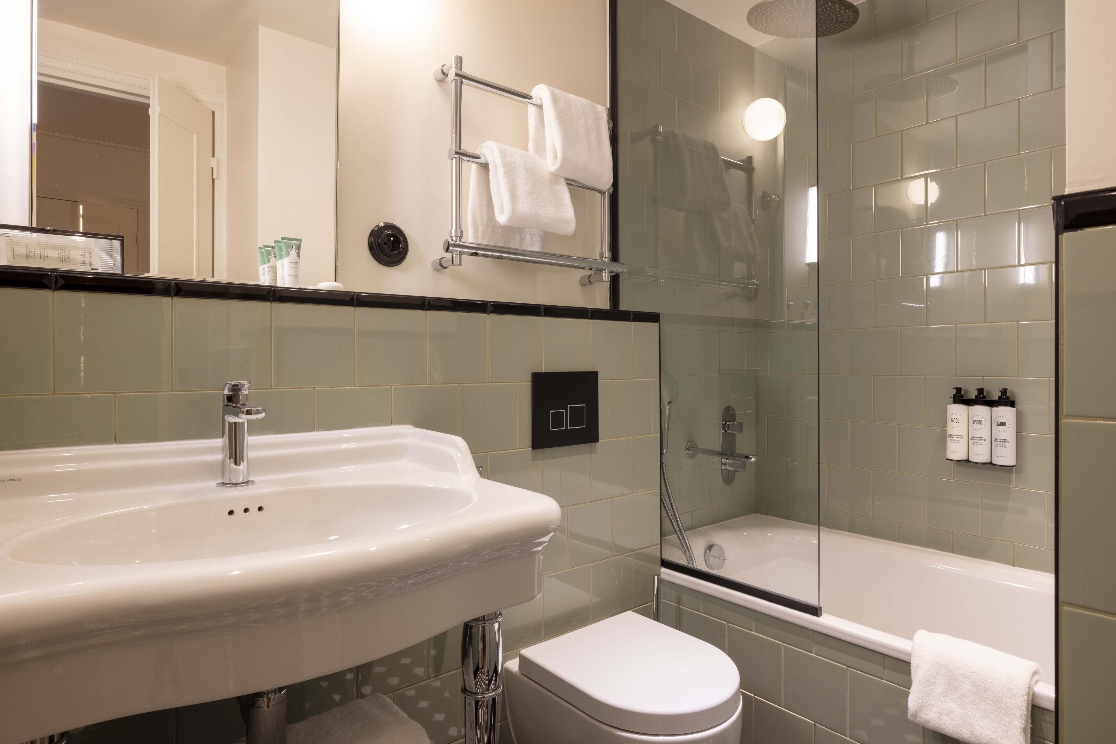 la loge verte suite | bathroom | free toiletries, hair dryer, bathrobes, slippers