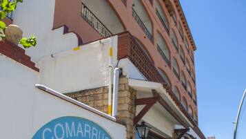 Pintu masuk properti