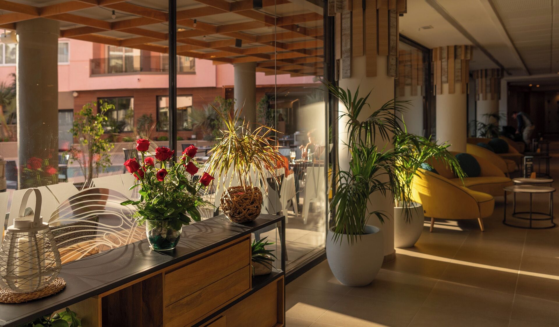 breakfast, lunch and dinner served