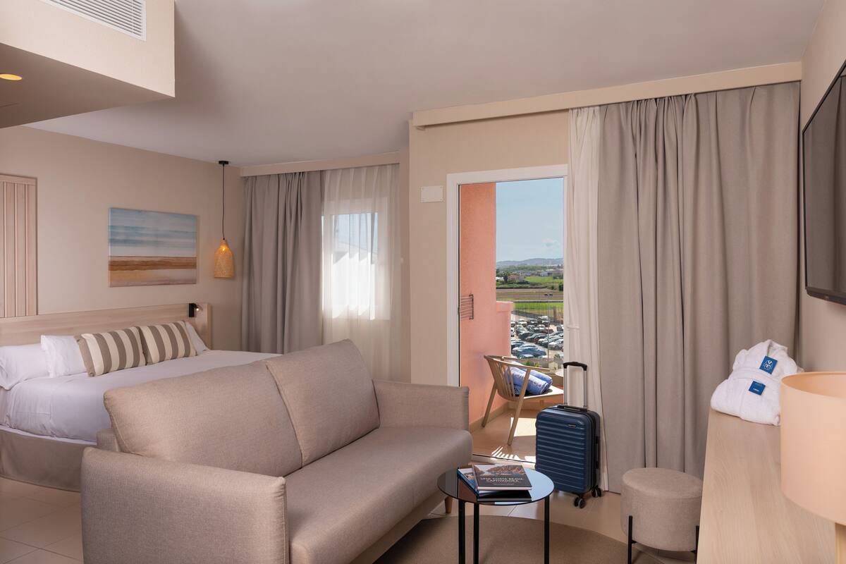 junior triple room, city view (suite 3 adults) | view from room