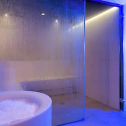 Sauna, vasca idromassaggio, trattamenti per il corpo