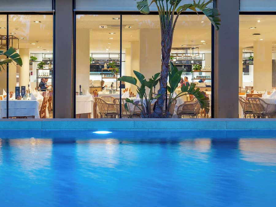 Breakfast, lunch and dinner served