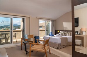 Ropa de cama hipoalergénica, minibar, escritorio y cortinas blackout 