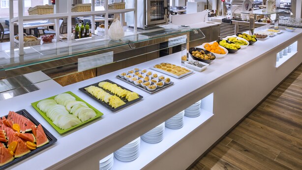 Déjeuner, dîner et souper servis sur place