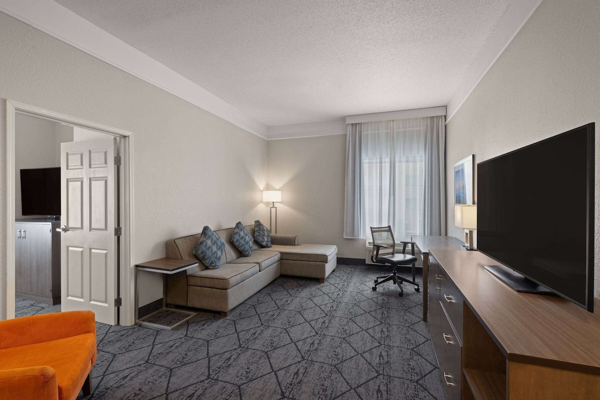 premium bedding, pillow-top beds, desk, blackout curtains