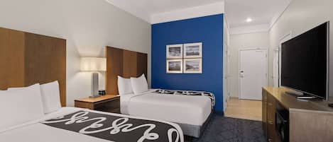 Literie de qualité supérieure, surmatelas, bureau, rideaux occultants