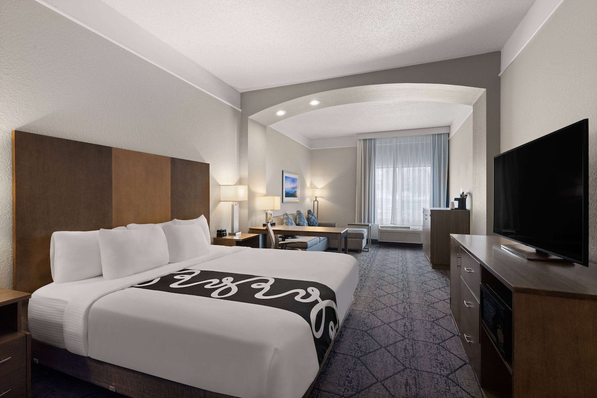Suite, 1 King-Bett, Nichtraucher | Hochwertige Bettwaren, Pillowtop-Betten, Schreibtisch