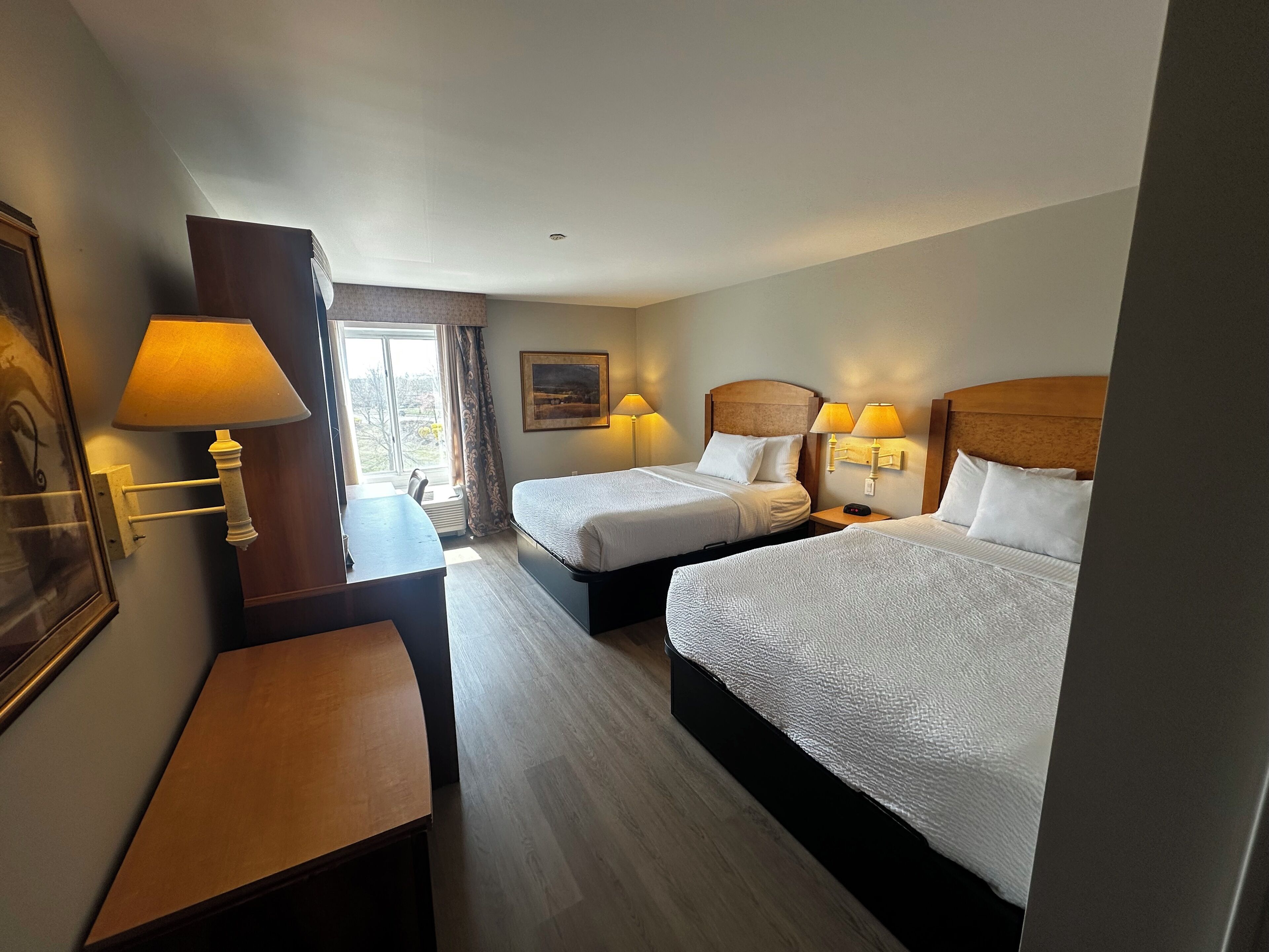 룸, 퀸사이즈침대 2개, 금연 | 고급 침구, 필로우탑 침대, 책상, 암막 커튼