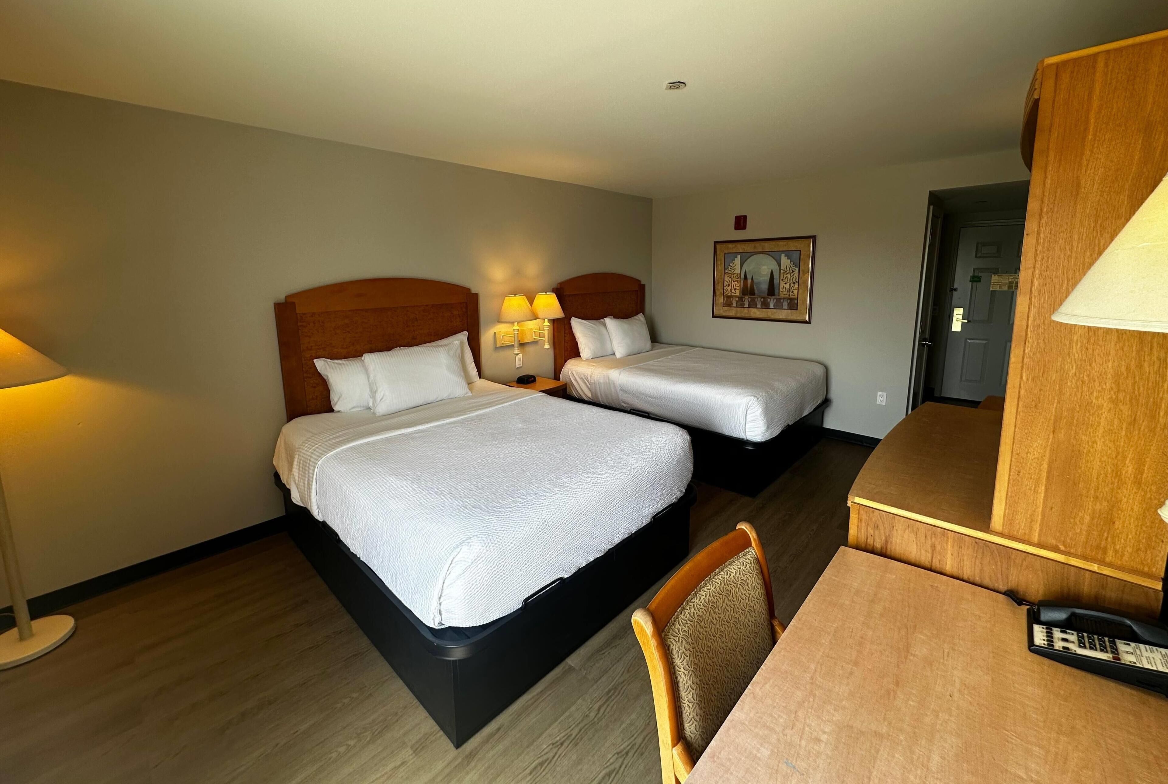 Habitación, 2 camas Queen size, para no fumadores | Ropa de cama de alta calidad, camas con pillow-top y escritorio 