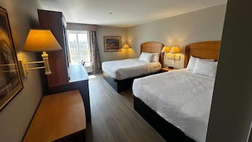 Zimmer, 2 Queen-Betten, Nichtraucher | Hochwertige Bettwaren, Pillowtop-Betten, Schreibtisch