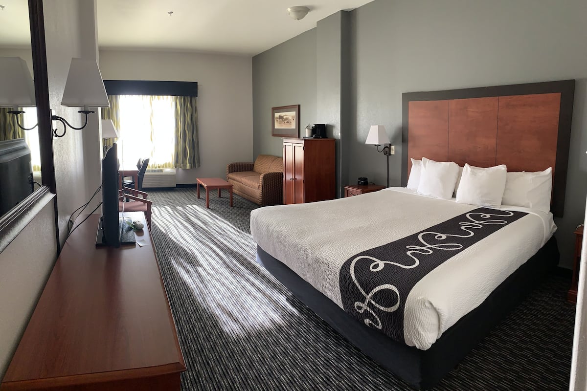 premium bedding, pillow-top beds, individually furnished, desk