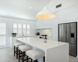 Hus, 3 soverom | Eget kjøkken | Kjøleskap, mikrobølgeovn, kokeplater og oppvaskmaskin