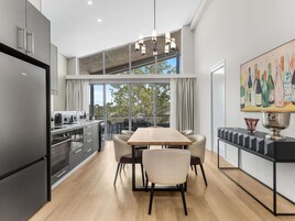 Ropa de cama de alta calidad y minibar 