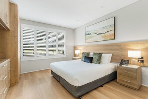 Hochwertige Bettwaren, Minibar, Zimmersafe, Schreibtisch