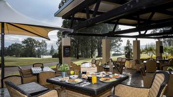 Desayuno a la carta todos los días (con cargo)