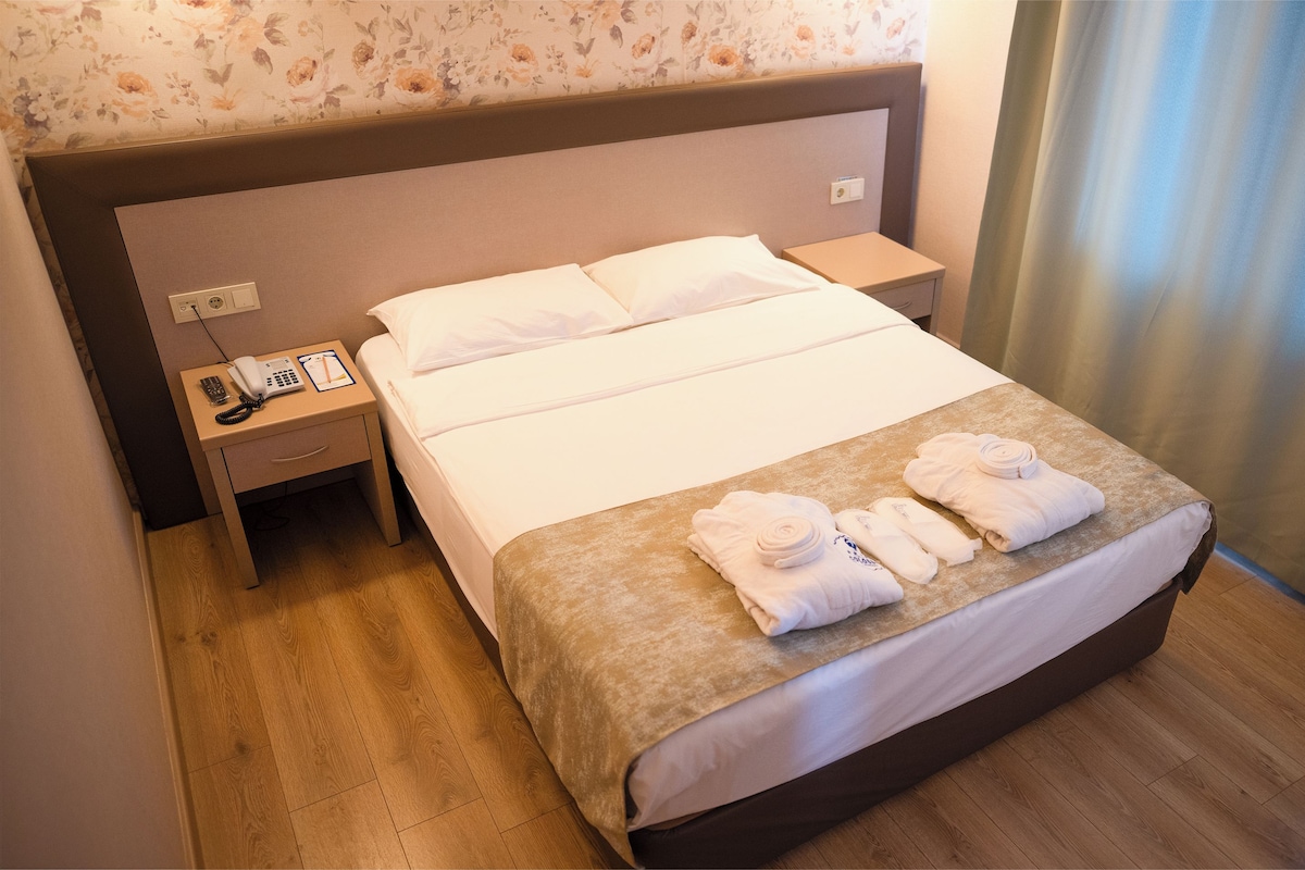 Suite | Premium bedding, minibar, in-room safe, desk