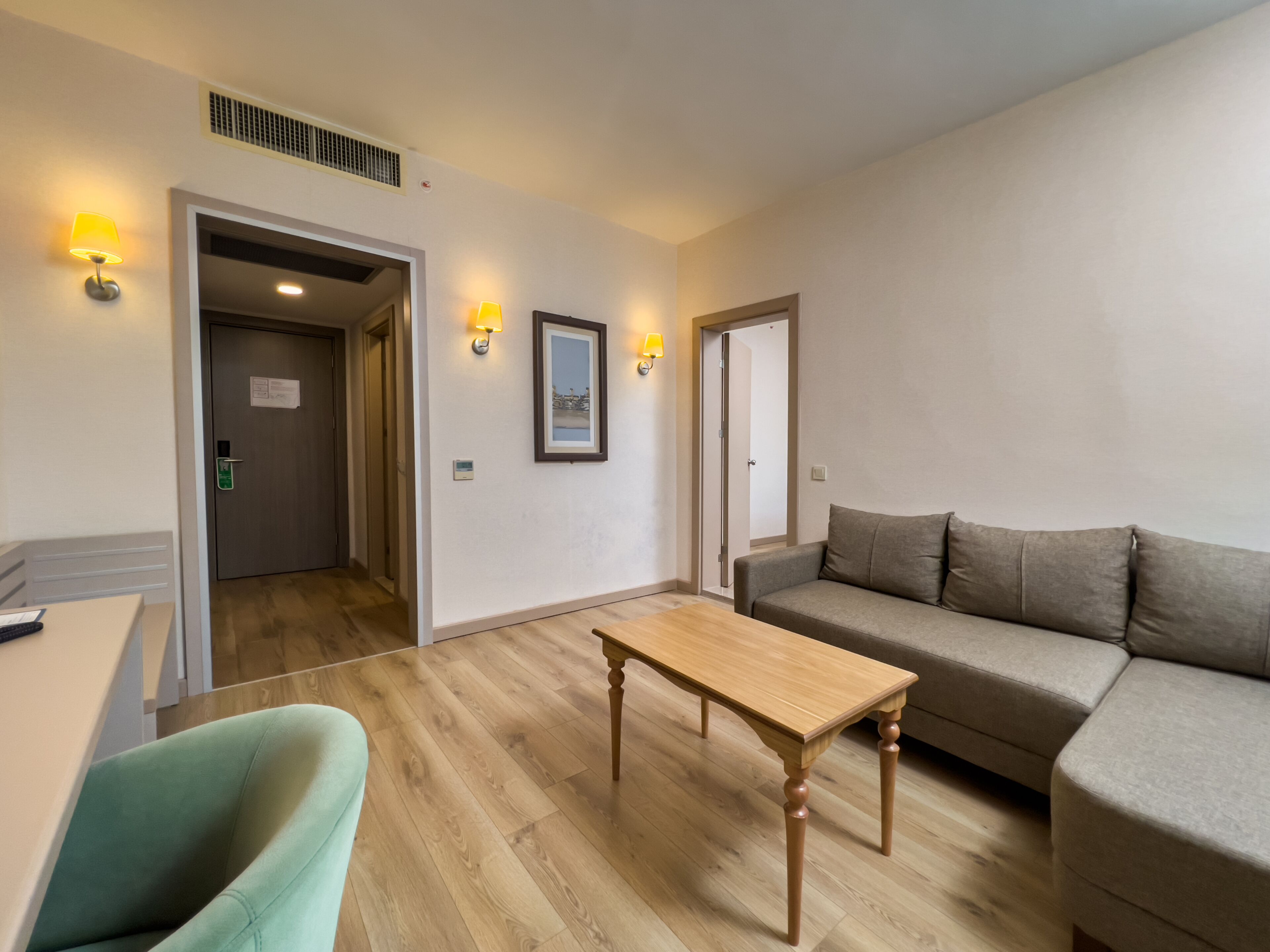 suite | 1 bedroom, minibar, in-room safe, desk