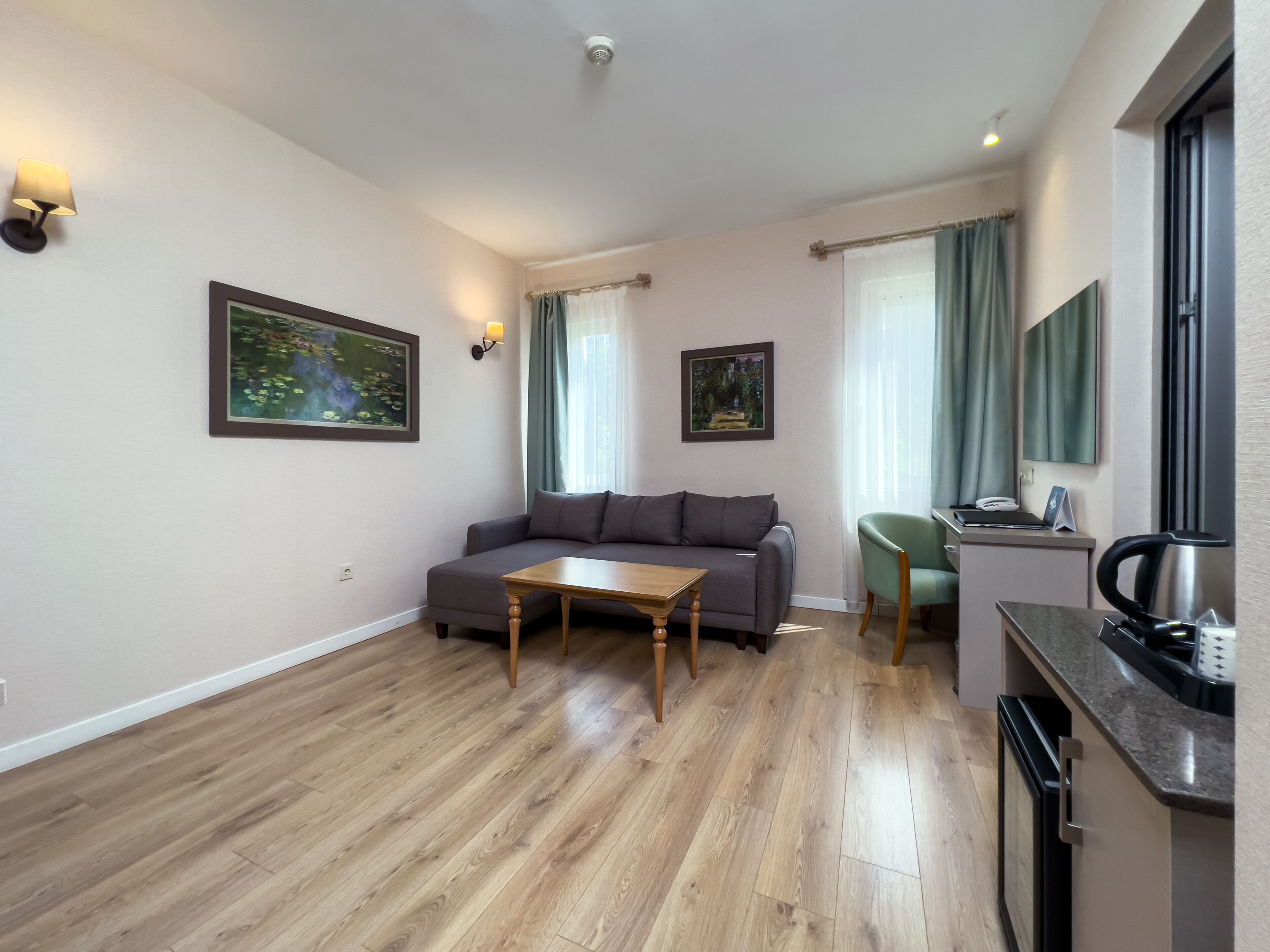 suite | 1 bedroom, minibar, in-room safe, desk