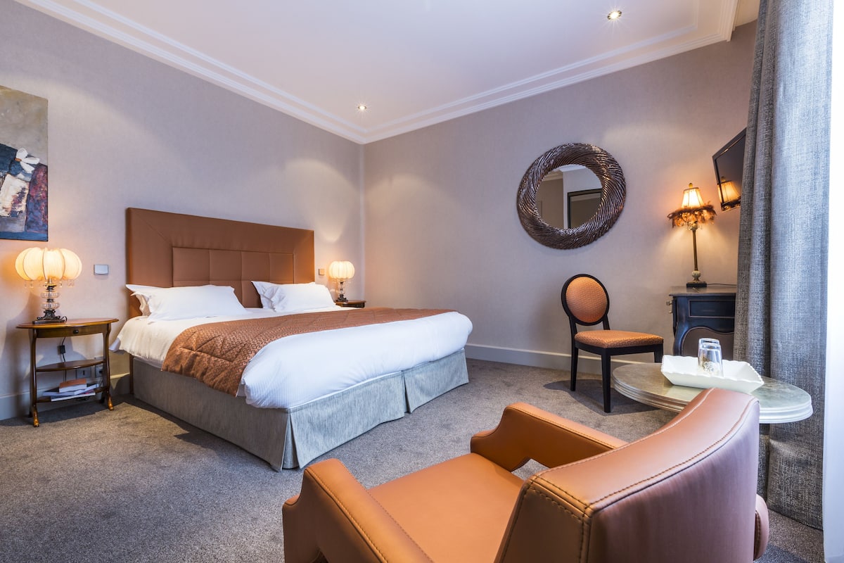 Double Room, Garden View | 1 bedroom, in-room safe, desk, blackout curtains