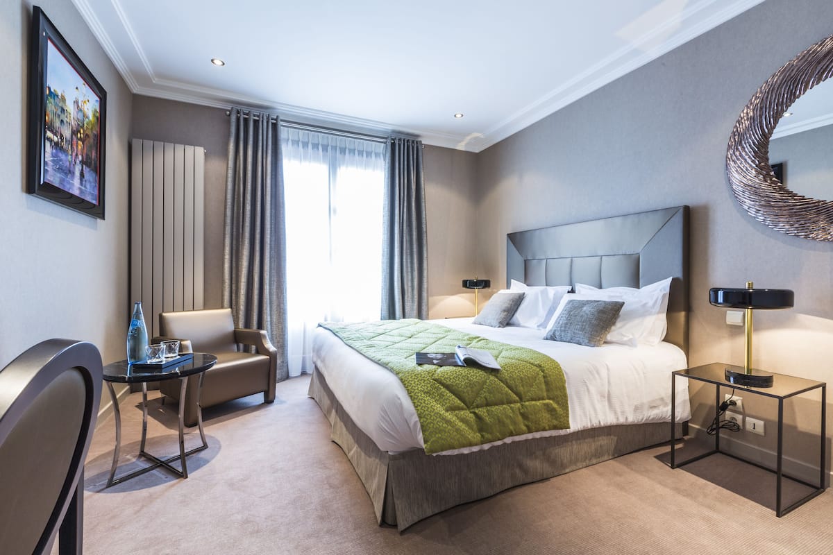 Double Room, Partial Lake View | 1 bedroom, in-room safe, desk, blackout curtains