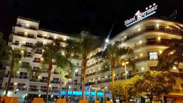 Fachada del alojamiento - Noche