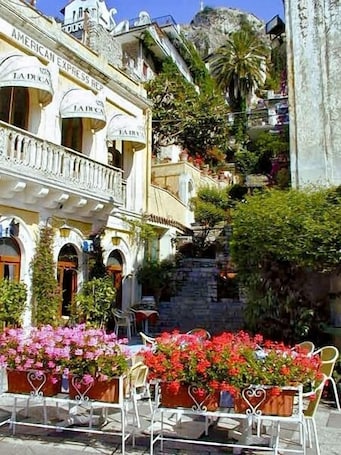 Extérieur. Hotel Vello d'Oro