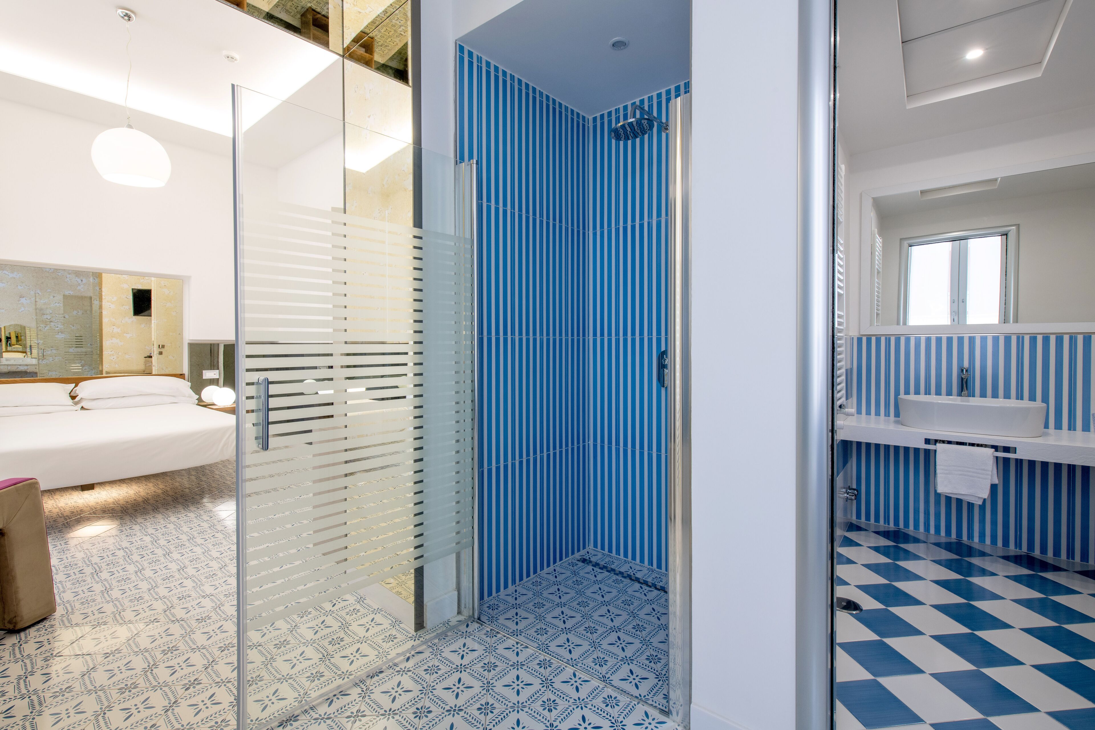 deluxe suite (ravello) | bathroom | free toiletries, hair dryer, bidet, towels