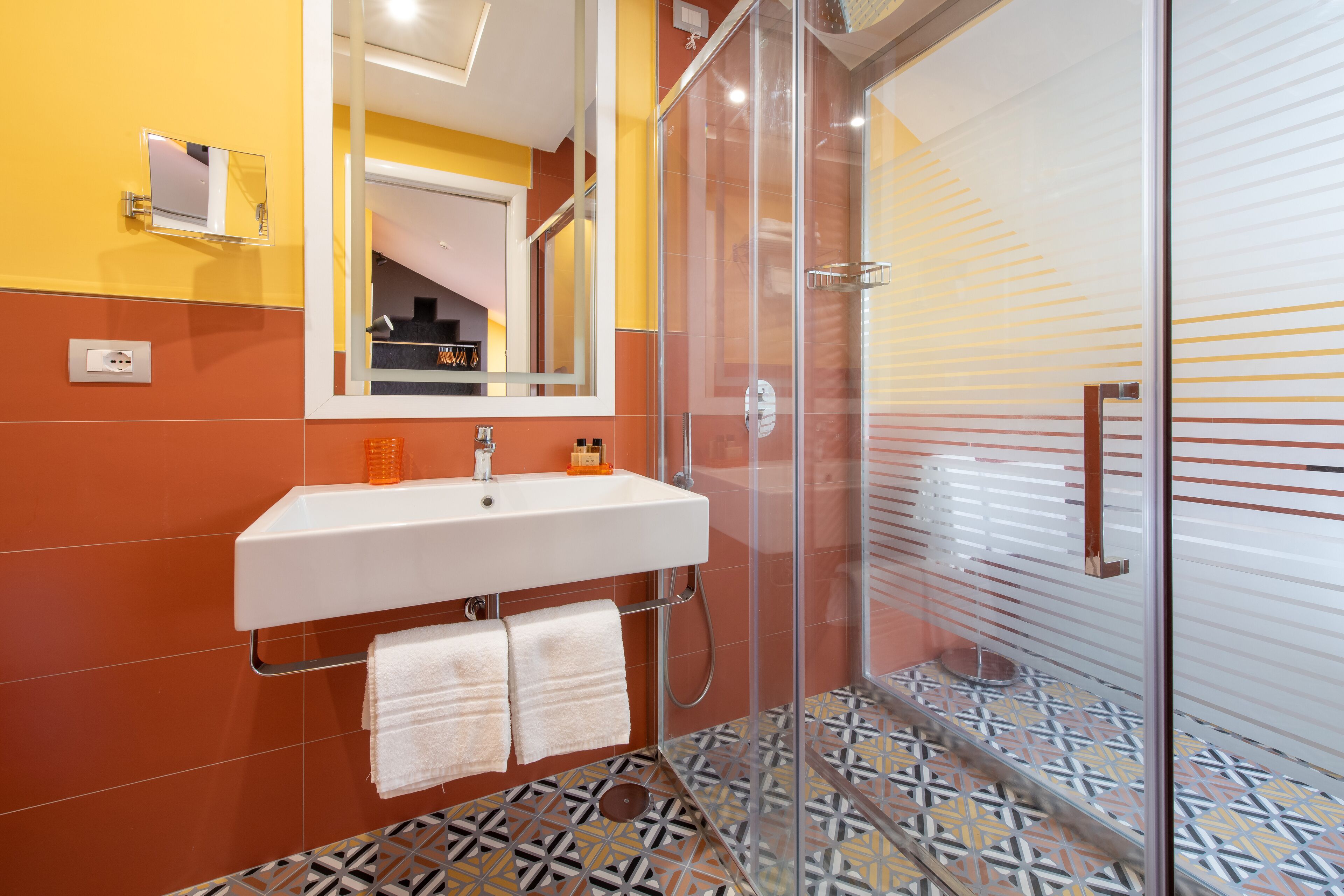 junior suite, hot tub (loulou) | bathroom | free toiletries, hair dryer, bidet, towels