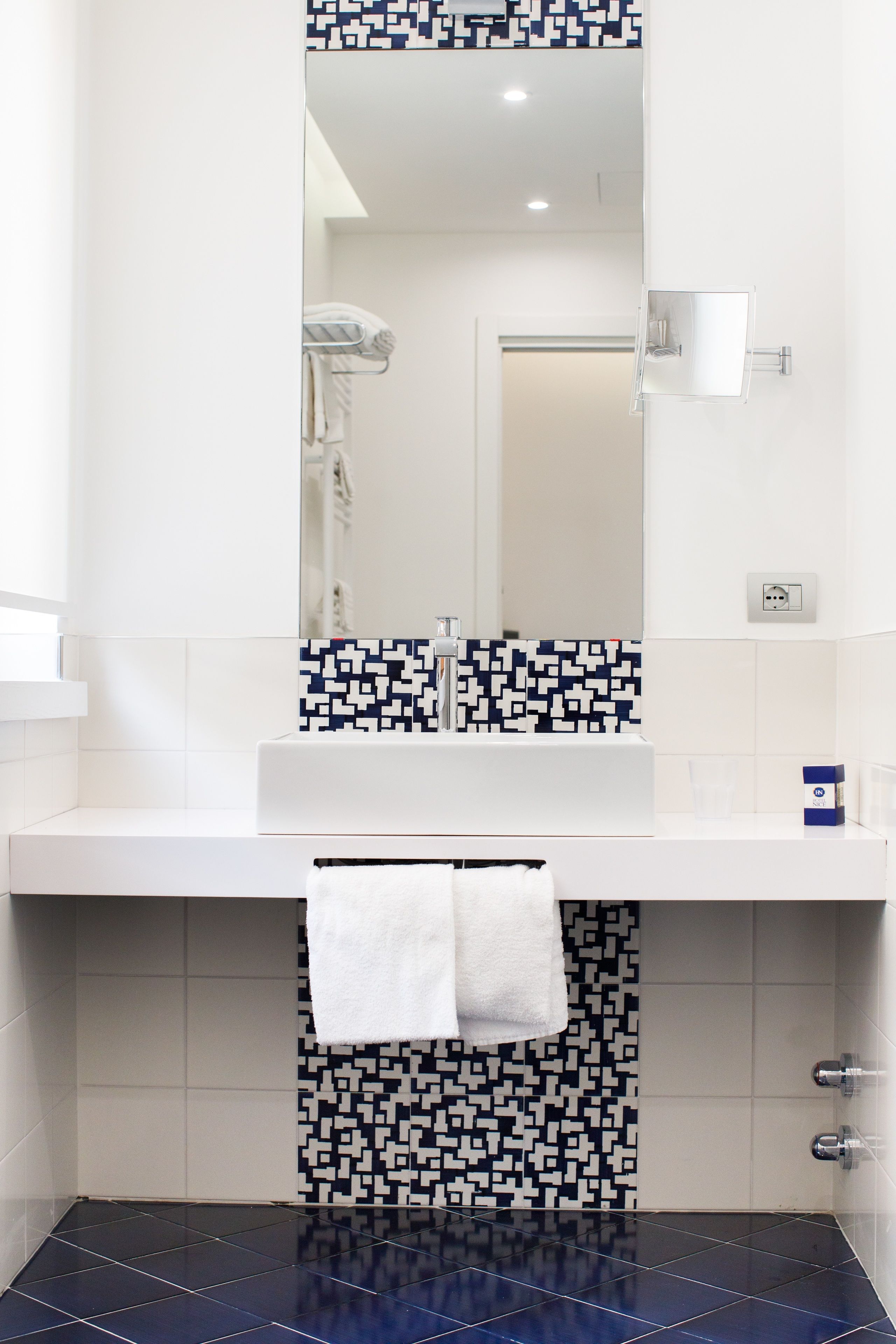 deluxe double or twin room | bathroom sink