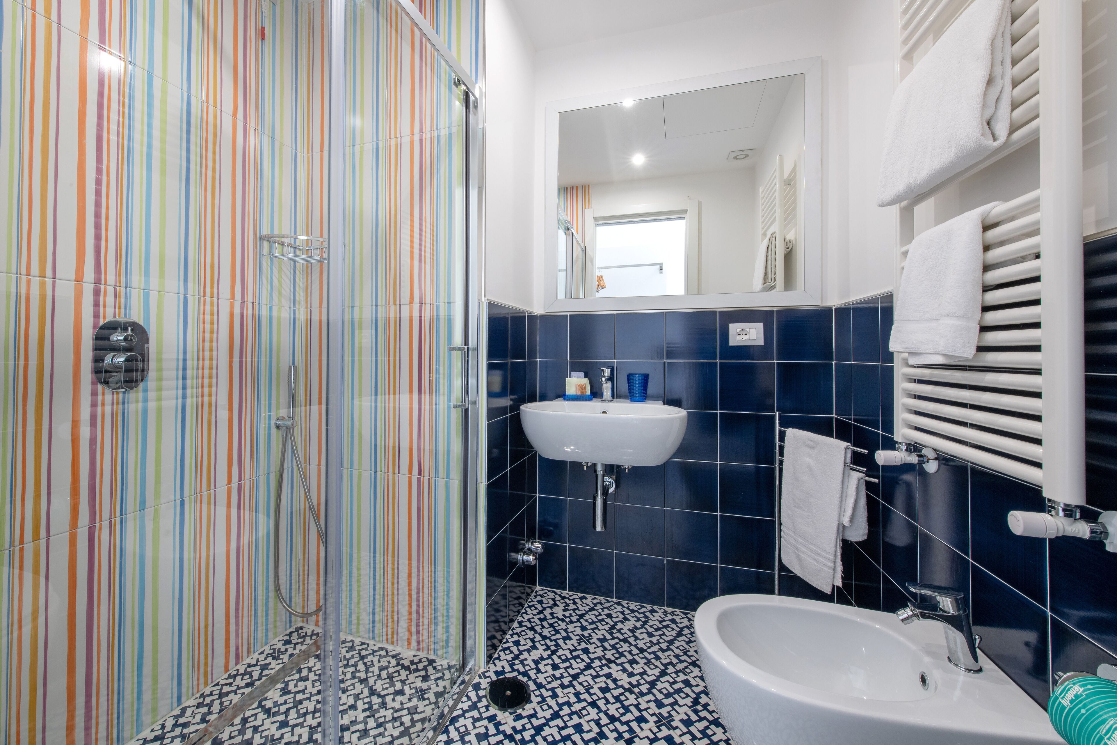 single room | bathroom | free toiletries, hair dryer, bidet, towels