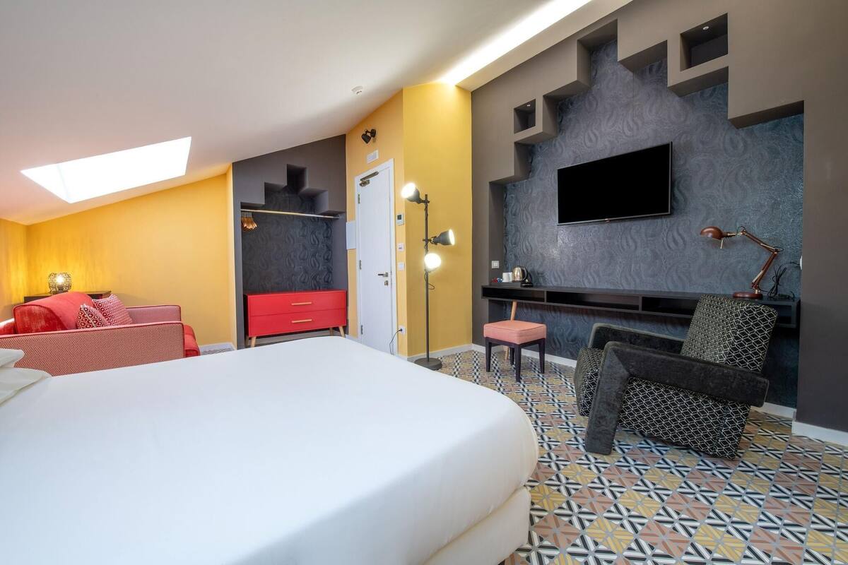 In-room safe, individually decorated, individually furnished, desk
