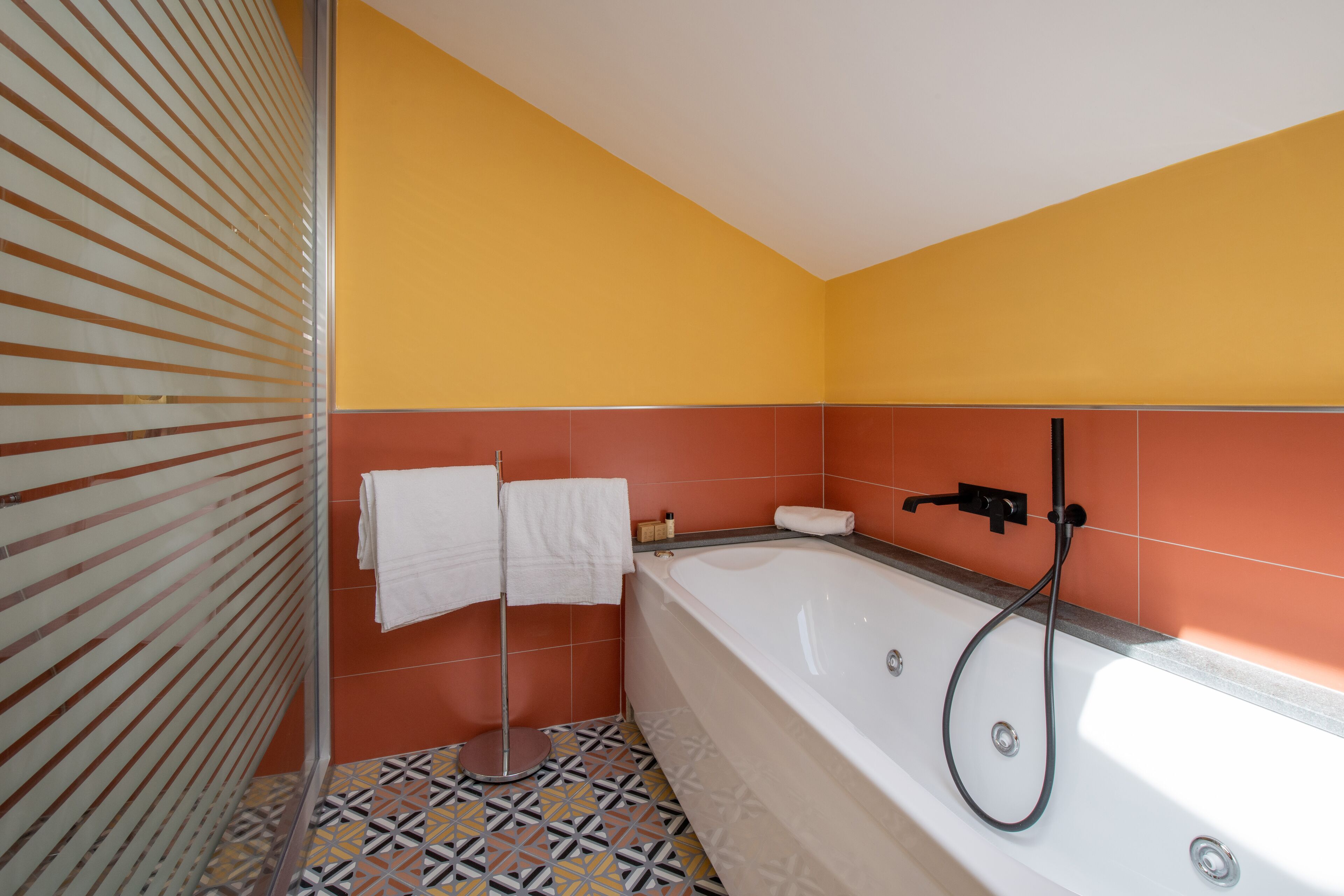 junior suite, hot tub (loulou) | private spa tub