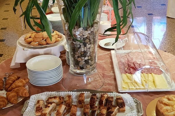 Lunch and dinner served