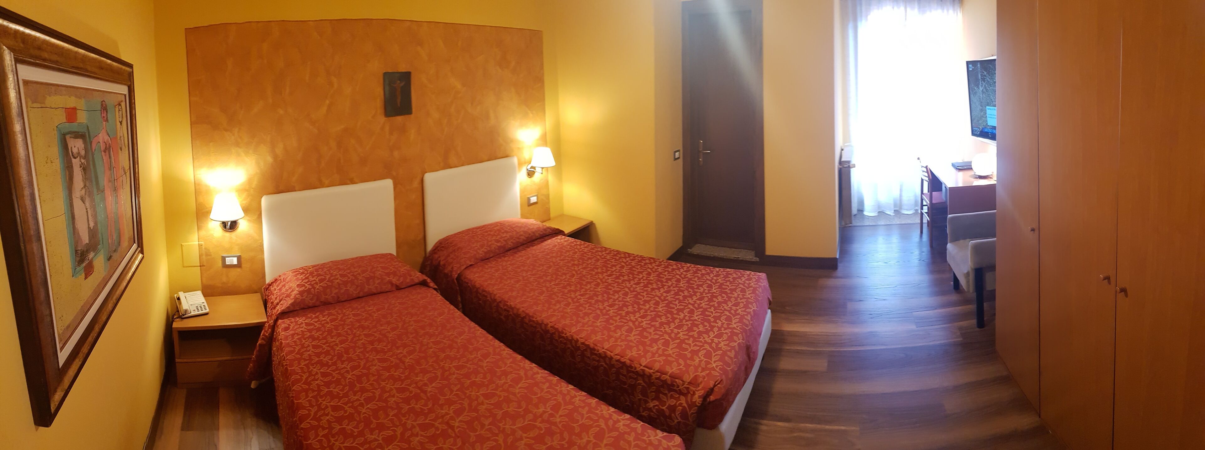 premium bedding, in-room safe, desk, free wifi