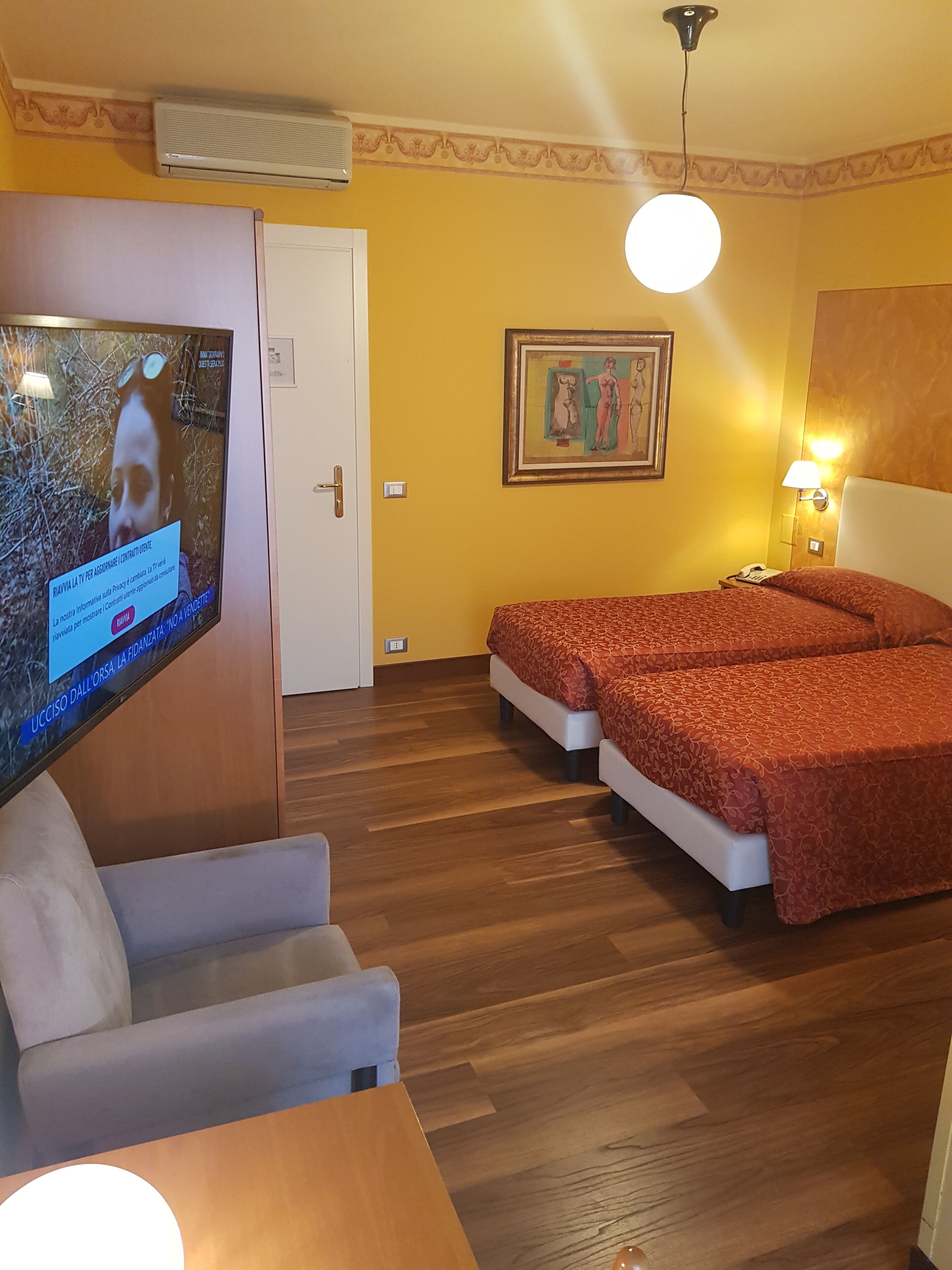 premium bedding, in-room safe, desk, free wifi