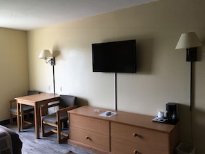 Zimmer, 2 Queen-Betten, Raucher | Zimmerausstattung