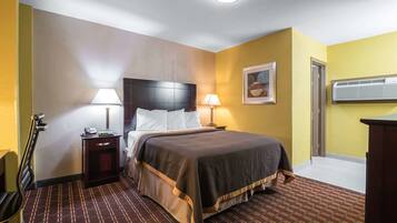 Quarto standard, 1 cama Queen, para não fumantes | Camas com colchões pillow-top, escrivaninha