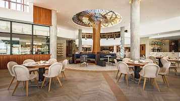 4 restaurants, breakfast, lunch, dinner served; Italian cuisine