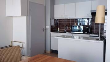 1 slaapkamer, een bureau, een laptopwerkplek, gratis wifi