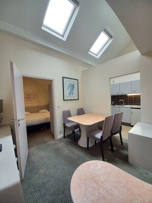 Apartamento família, 1 quarto | Cozinha privada | Cafeteira/chaleira, chaleira elétrica