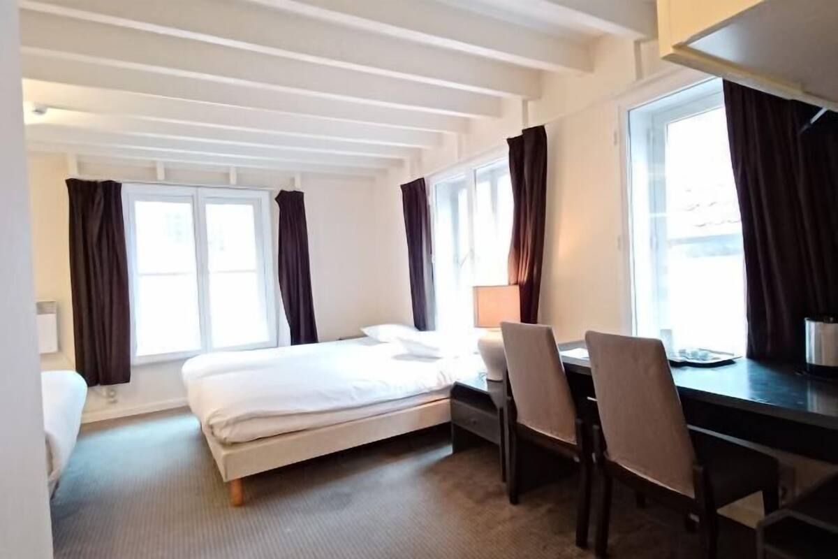 1 bedroom, desk, laptop workspace, free WiFi