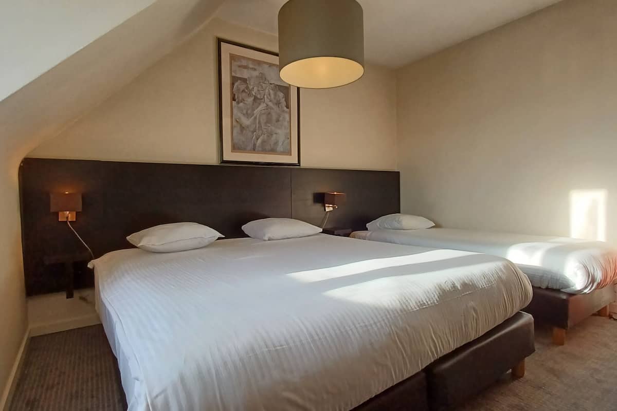 1 slaapkamer, een bureau, een laptopwerkplek, babybedden (toeslag)